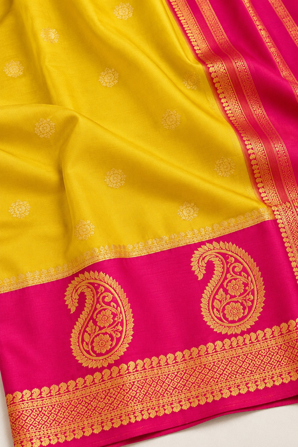 Yellow Saree with Hot Pink Paisley Border – border and motif detail